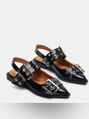 NWOT Steve Madden Graya Flats